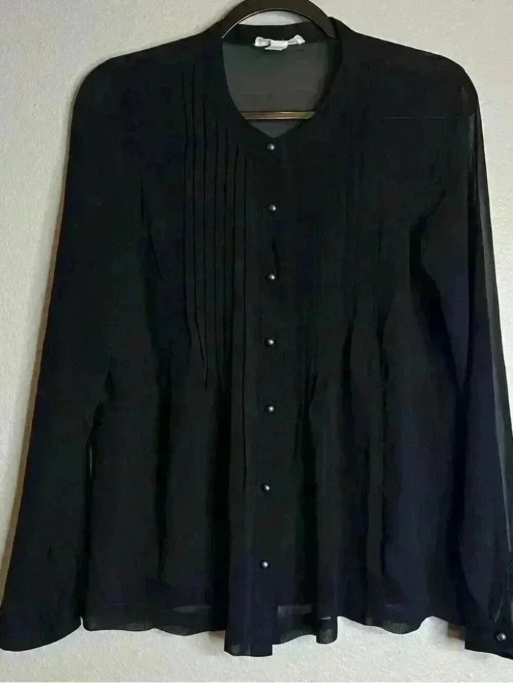 XXI Essentials woman’s pleaded Blouse size M
